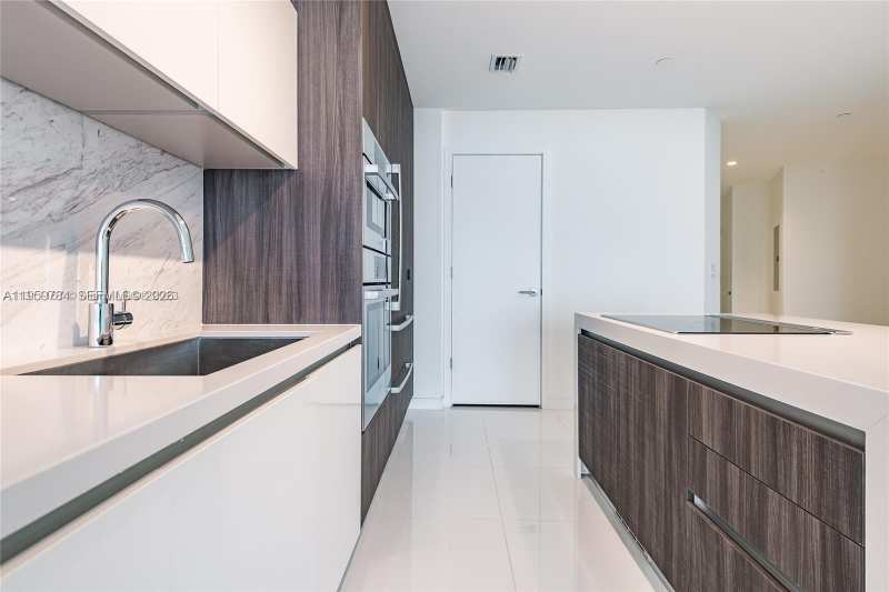 851 NE 1st Ave # 2100, Miami FL 33132