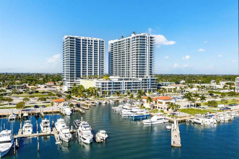 220 Lake Shore Drive # 2005, Lake Park FL 33403