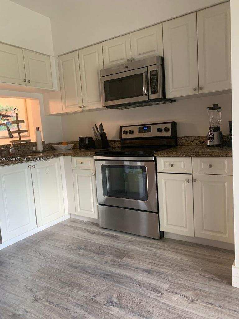 20 Key West Ct, Weston FL 33326