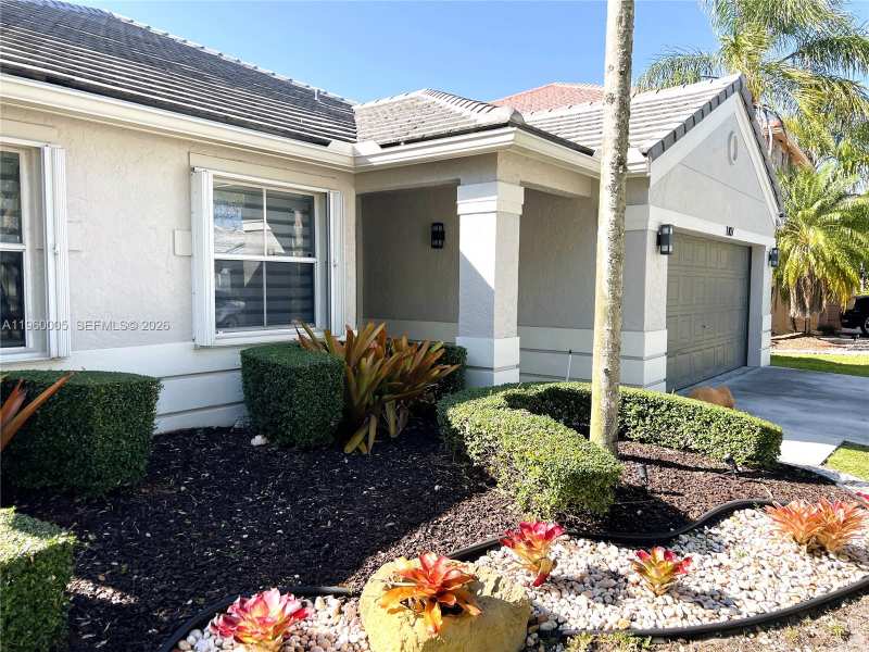 1107 Fairfield Meadows Dr, Weston FL 33327