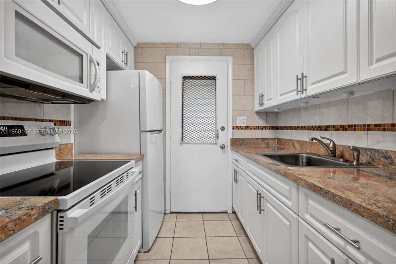 16901 NE 13th Ave # 108, Miami FL 33162