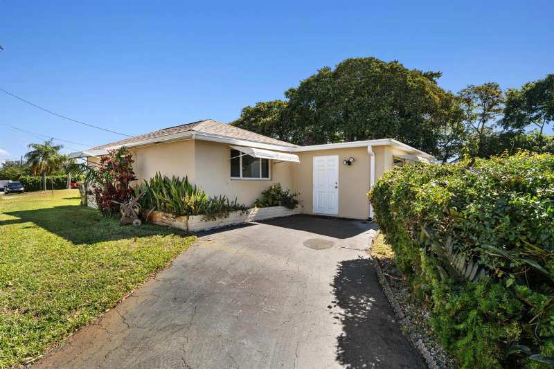 1812 High Ridge Road, Lake Worth FL 33461