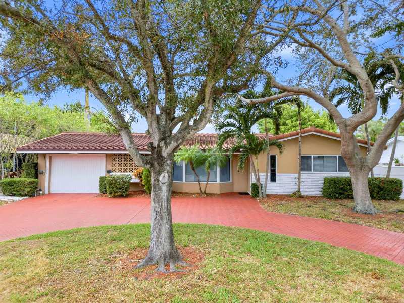 1921 NE 28th Court, Lighthouse Point FL 33064