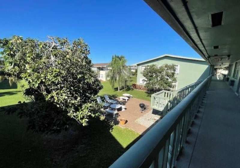 66 Easthampton C # C, West Palm Beach FL 33417