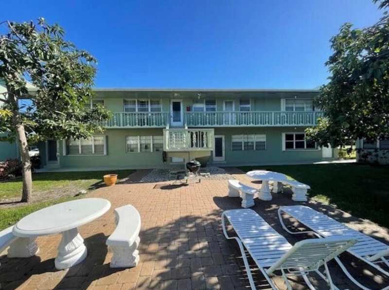 66 Easthampton C # C, West Palm Beach FL 33417
