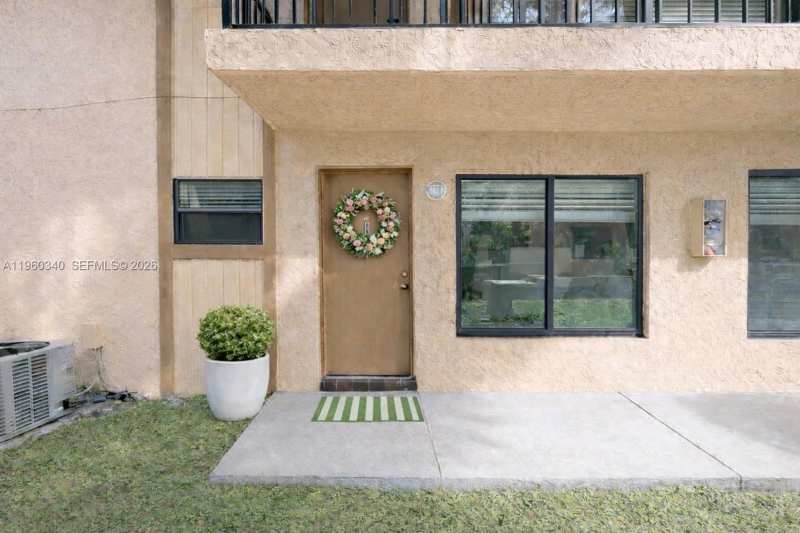 2530 W 67th Pl # 29, Hialeah FL 33016