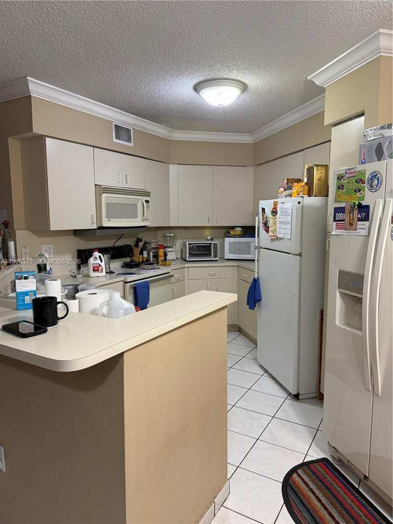 4677 NW 9th St # 106, Miami FL 33126
