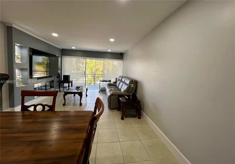 4255 N University Dr # 304, Sunrise FL 33351
