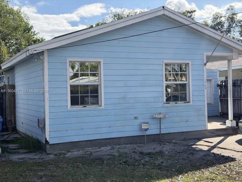 1568 NE 35th St, Oakland Park FL 33334