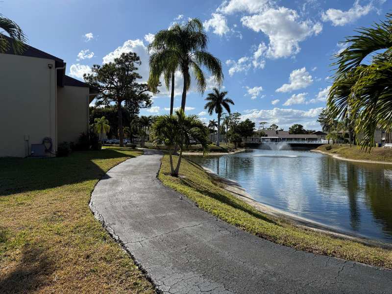 338 Pine Ridge Circle # 2, FL 33463