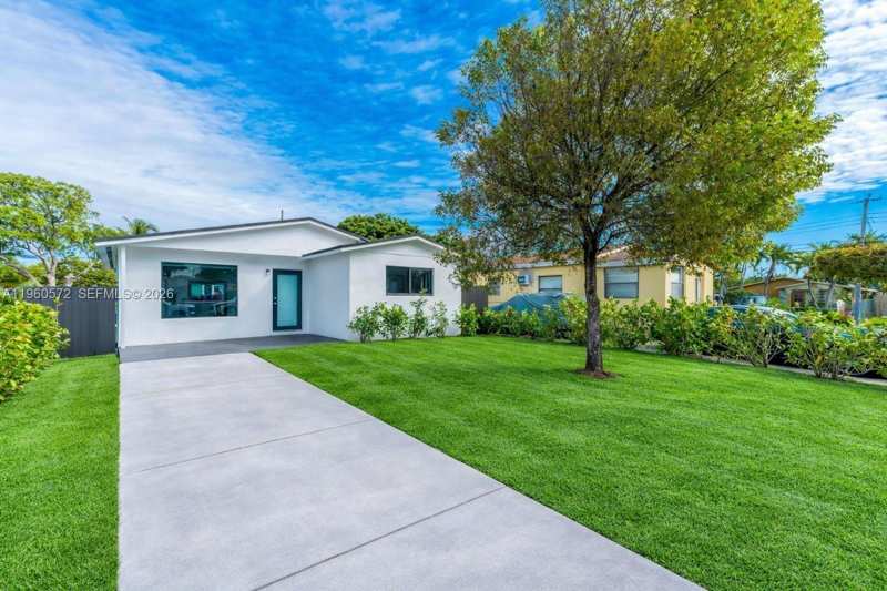 528 NW 3rd Ct, Hallandale Beach FL 33009
