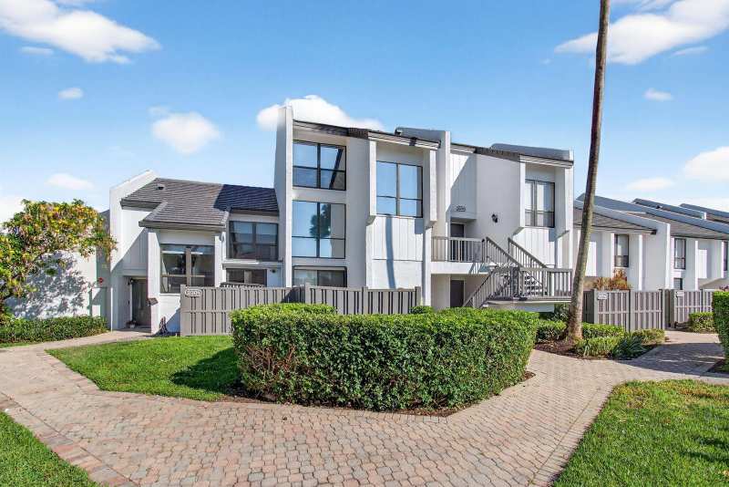 2303 Bridgewood Drive # 2303, Boca Raton FL 33434