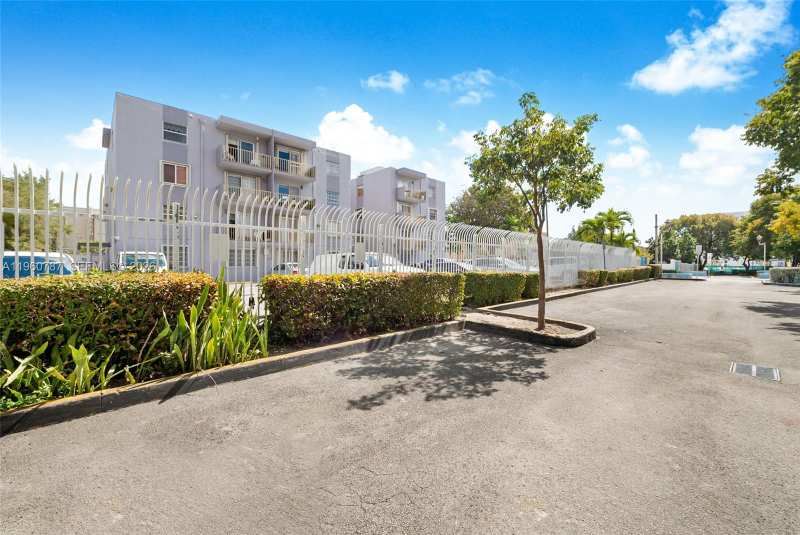 1661 SW 3rd St # 25, Miami FL 33135