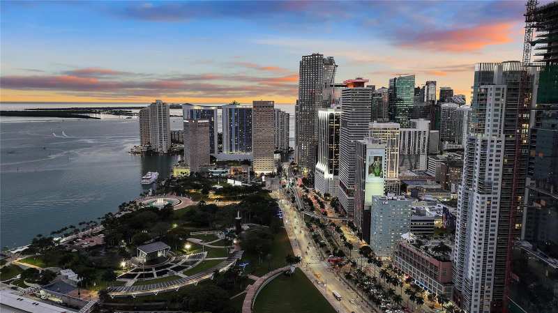11 NE 6th Street # 907, Miami FL 33132