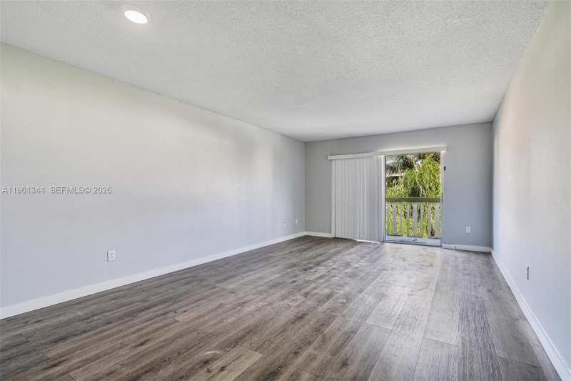15205 NE 6th Ave # D305, Miami FL 33162
