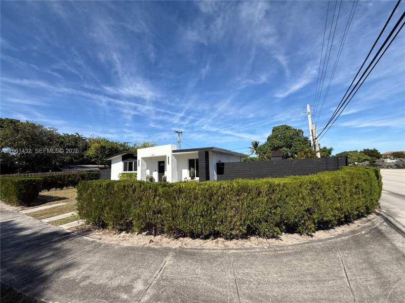 299 NE 46th St, Deerfield Beach FL 33064