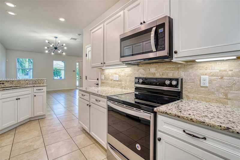 5060 Eucalyptus Dr # 2, Hollywood FL 33021