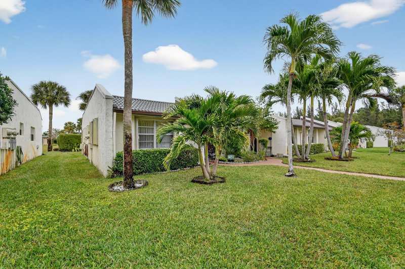 113 Lake Olive Drive # 113, West Palm Beach FL 33411