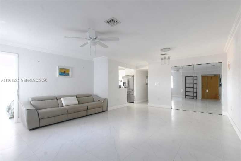 49 Majorca Ave # 303, Coral Gables FL 33134