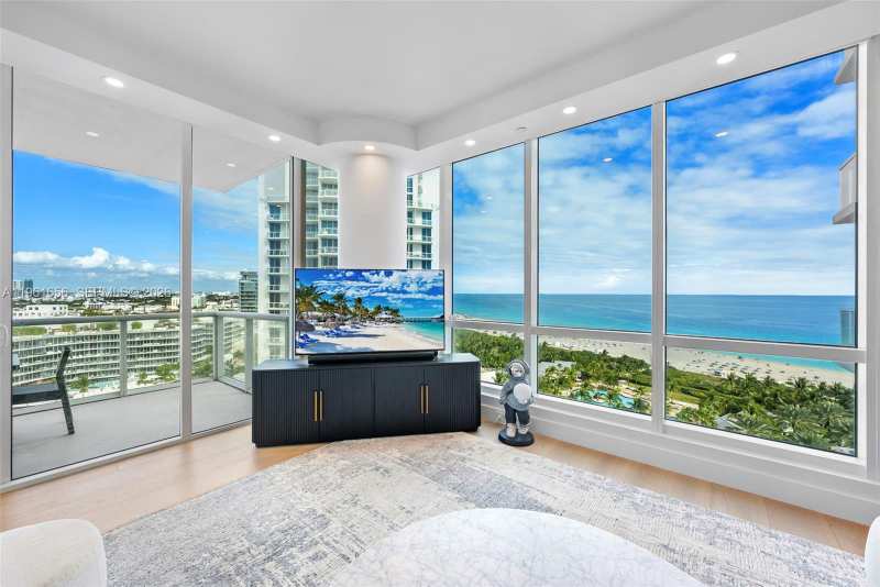 100 S Pointe Dr, Miami Beach FL 33139