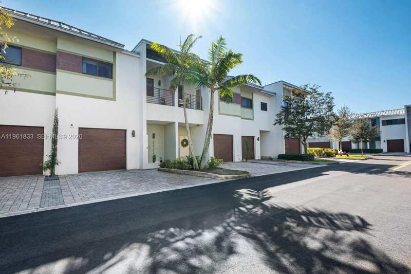 4480 NW 8th Pl, Plantation FL 33317