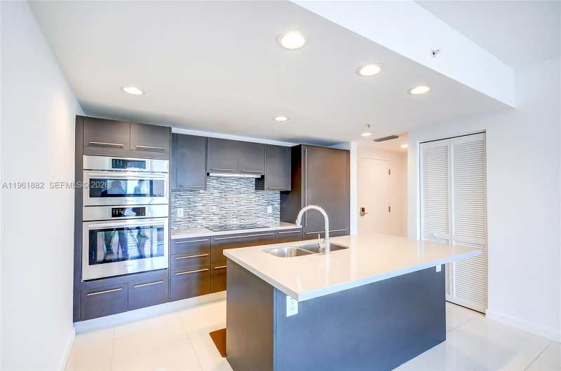 7661 NW 107th Ave # 506, Doral FL 33178