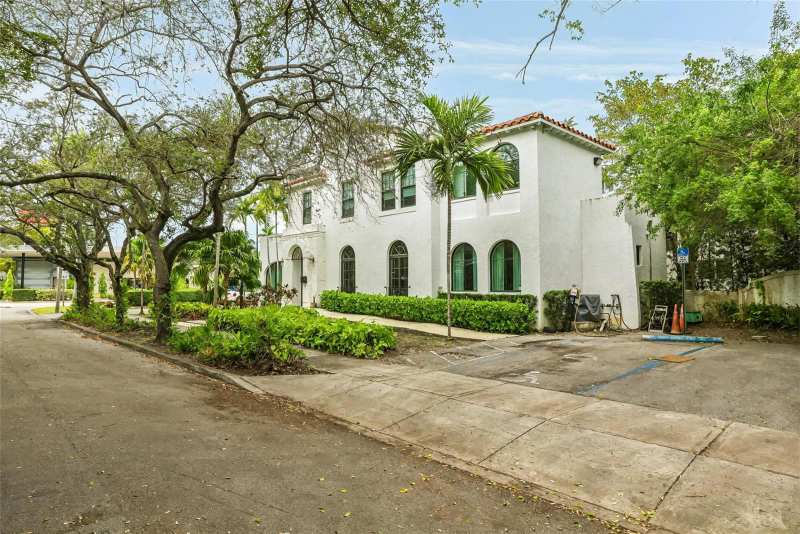 445 NE 56, Miami FL 33137