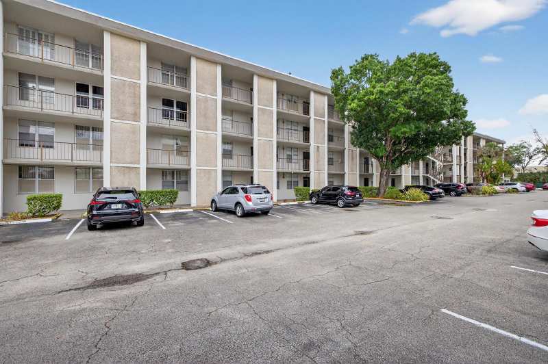 4850 NW 29 Court # 327, Lauderdale Lakes FL 33313