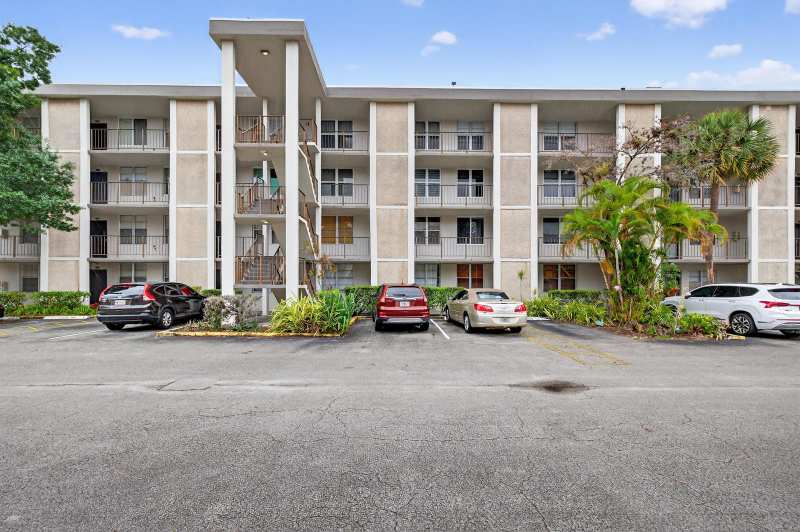 4850 NW 29 Court # 327, Lauderdale Lakes FL 33313