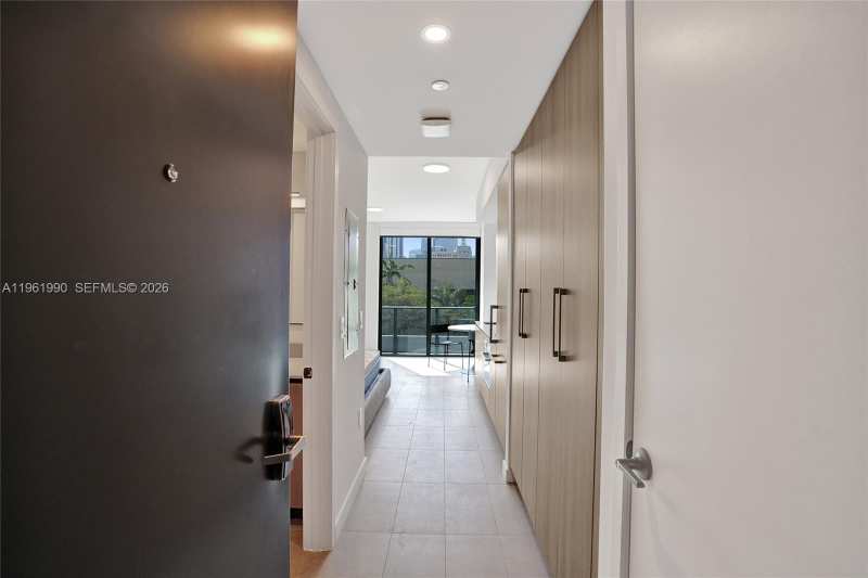 121 NE 5th Street # 401B, Miami FL 33132