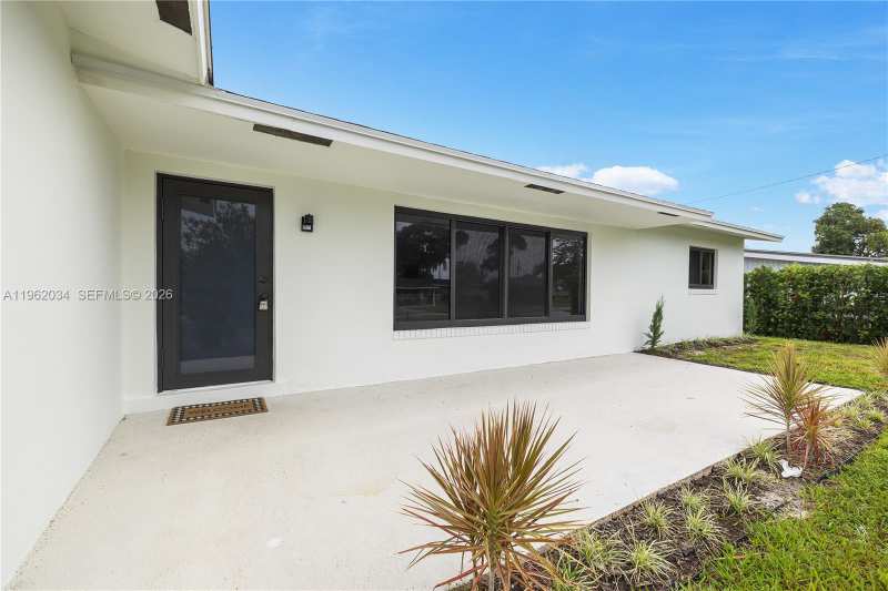 21 SE 7th St, Pompano Beach FL 33060
