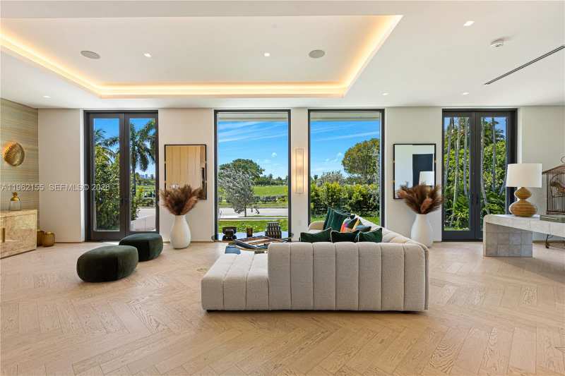 2499 N Meridian Ave, Miami Beach FL 33140