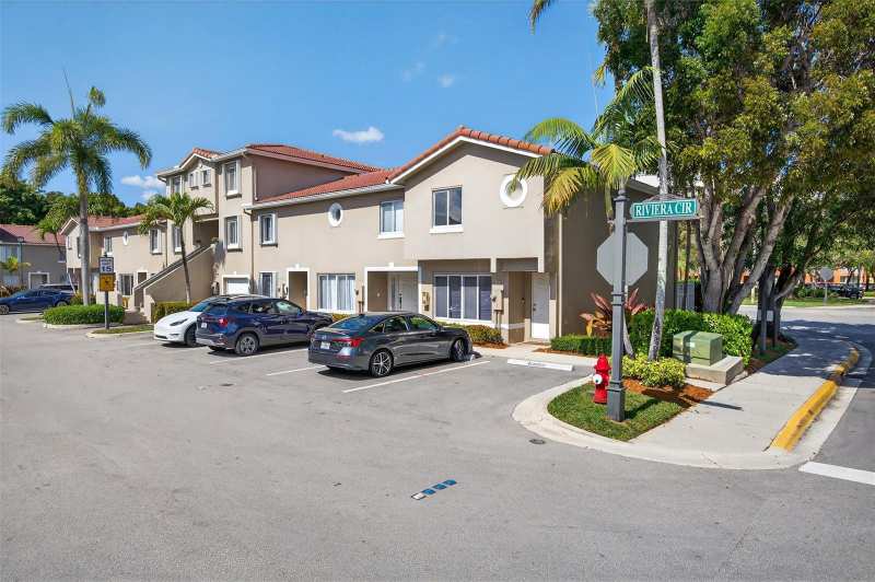 245 Riviera Circle # 245, Weston FL 33326