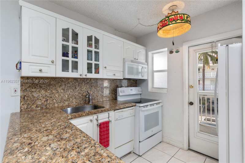 3127 S Ocean Dr # 219, Hallandale Beach FL 33009