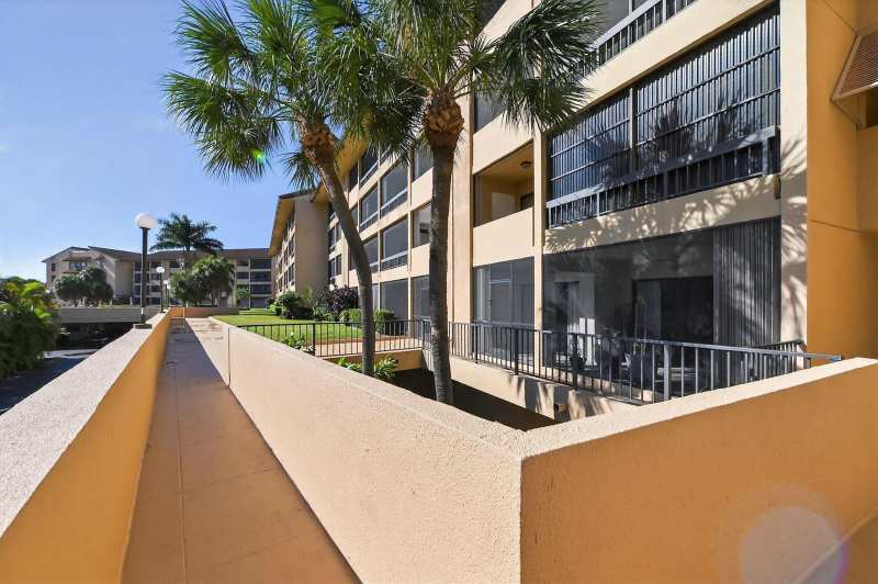 1036 US Highway 1 # 123, North Palm Beach FL 33408