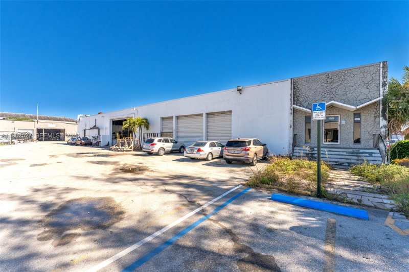 315 W 75th Pl, Hialeah FL 33014