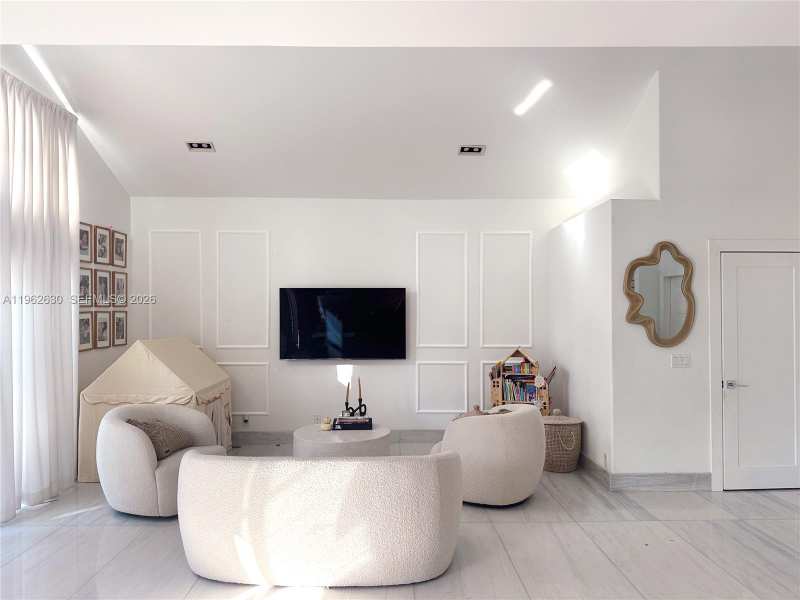 3340 SW 50th St, Hollywood FL 33312