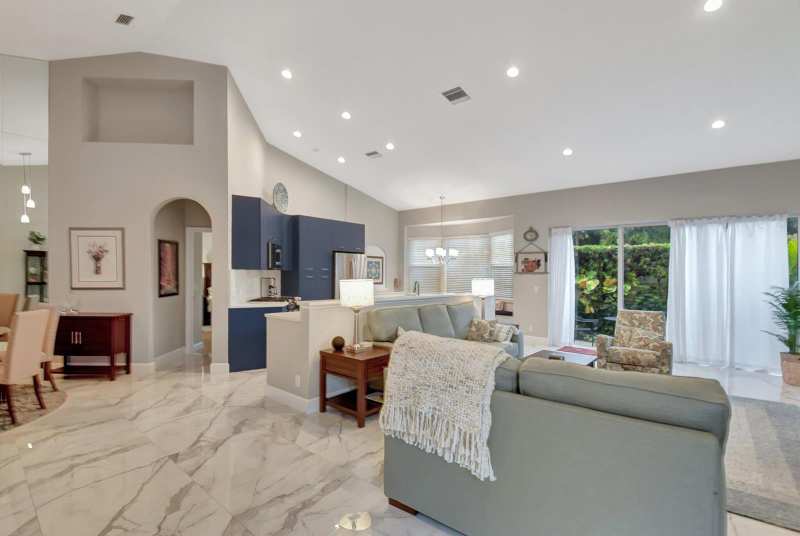 8180 Sandpiper Way, West Palm Beach FL 33412