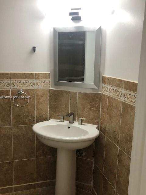 1201 NE 191st St # G411, Miami FL 33179