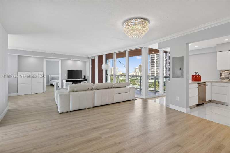 3370 Hidden Bay Dr # 1501, Aventura FL 33180