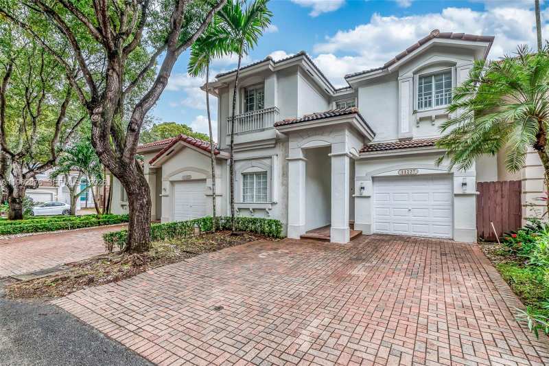 11227 NW 73rd Ter, Doral FL 33178