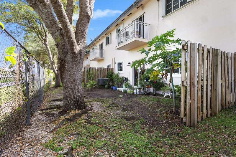 2741 NE 4th St # 103, Homestead FL 33033