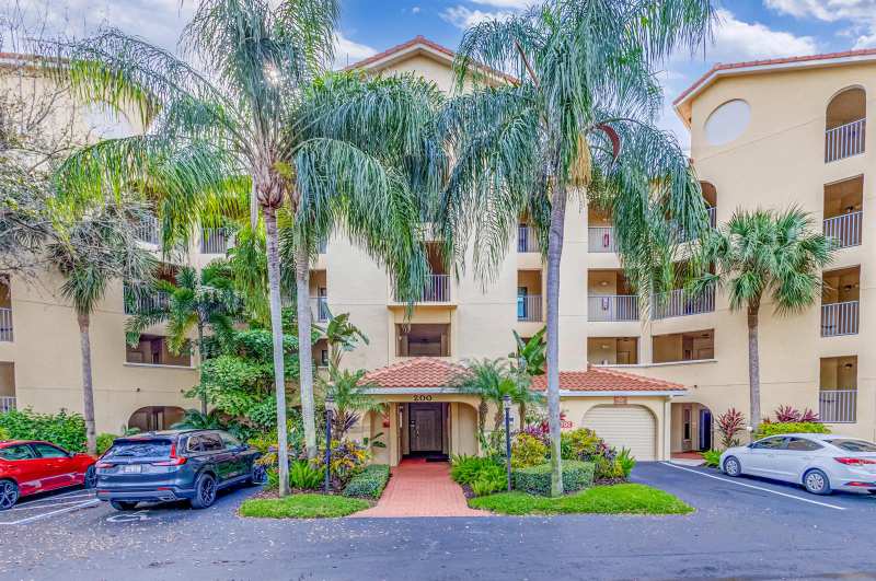 200 Uno Lago Drive # 105, Juno Beach FL 33408