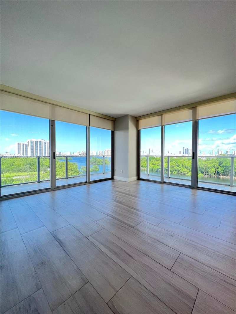 16385 Biscayne Blvd # 607, North Miami Beach FL 33160