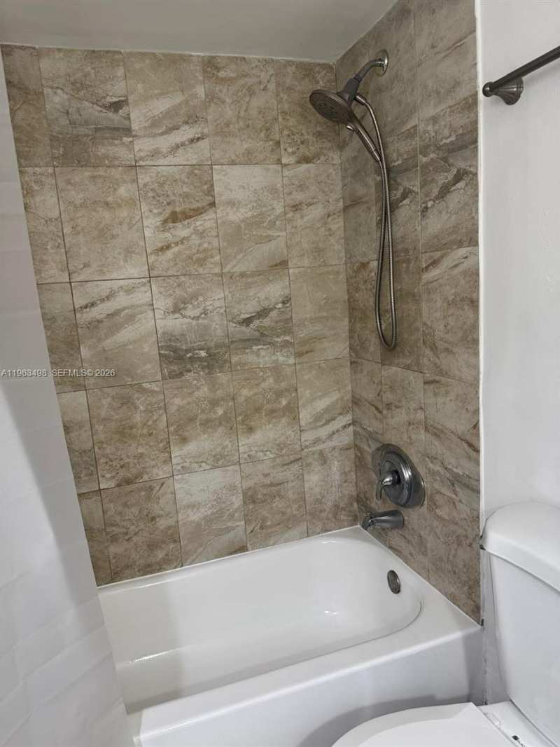 1401 NE 191st St # D108, Miami FL 33179