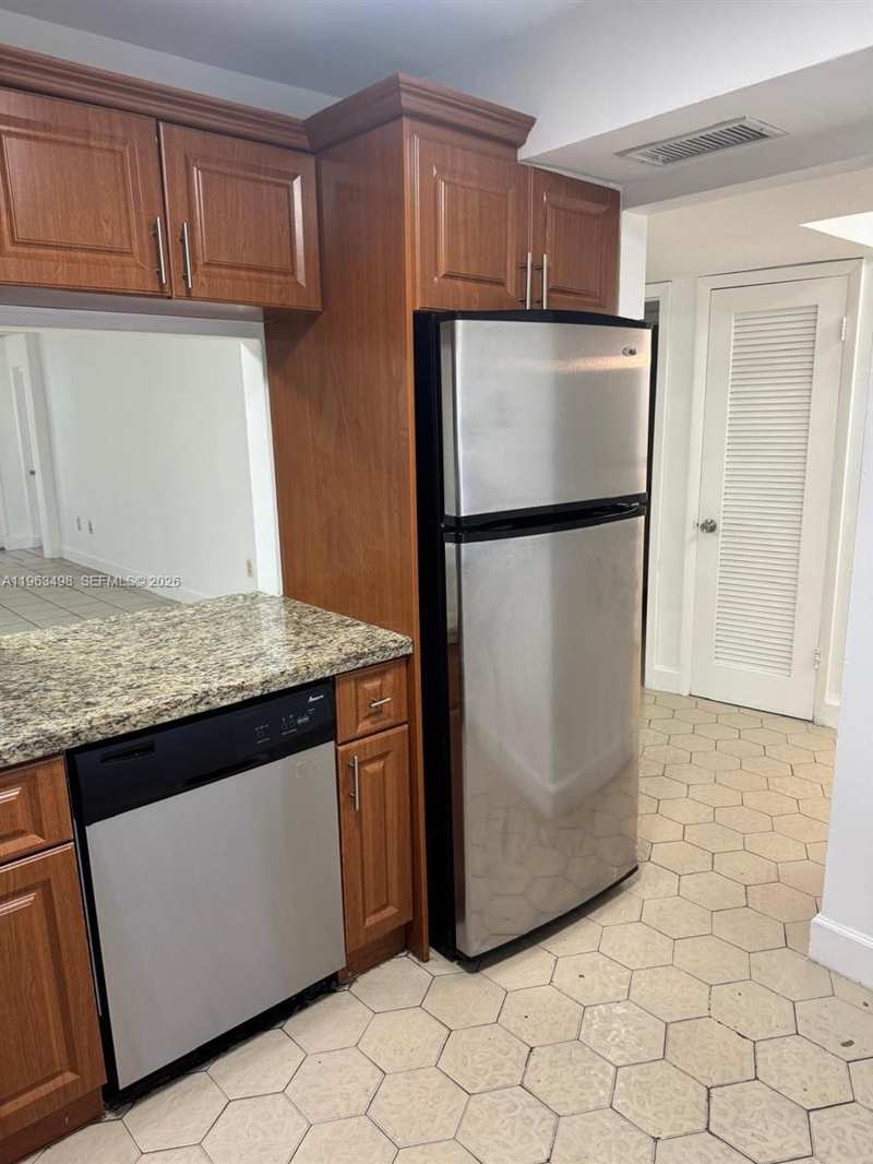1401 NE 191st St # D108, Miami FL 33179
