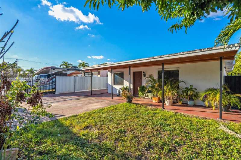533 E 23rd St, Hialeah FL 33013