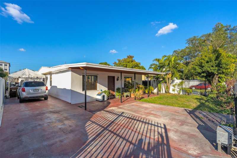 533 E 23rd St, Hialeah FL 33013