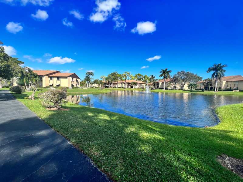 231 Pine Hov Circle # 1, FL 33463