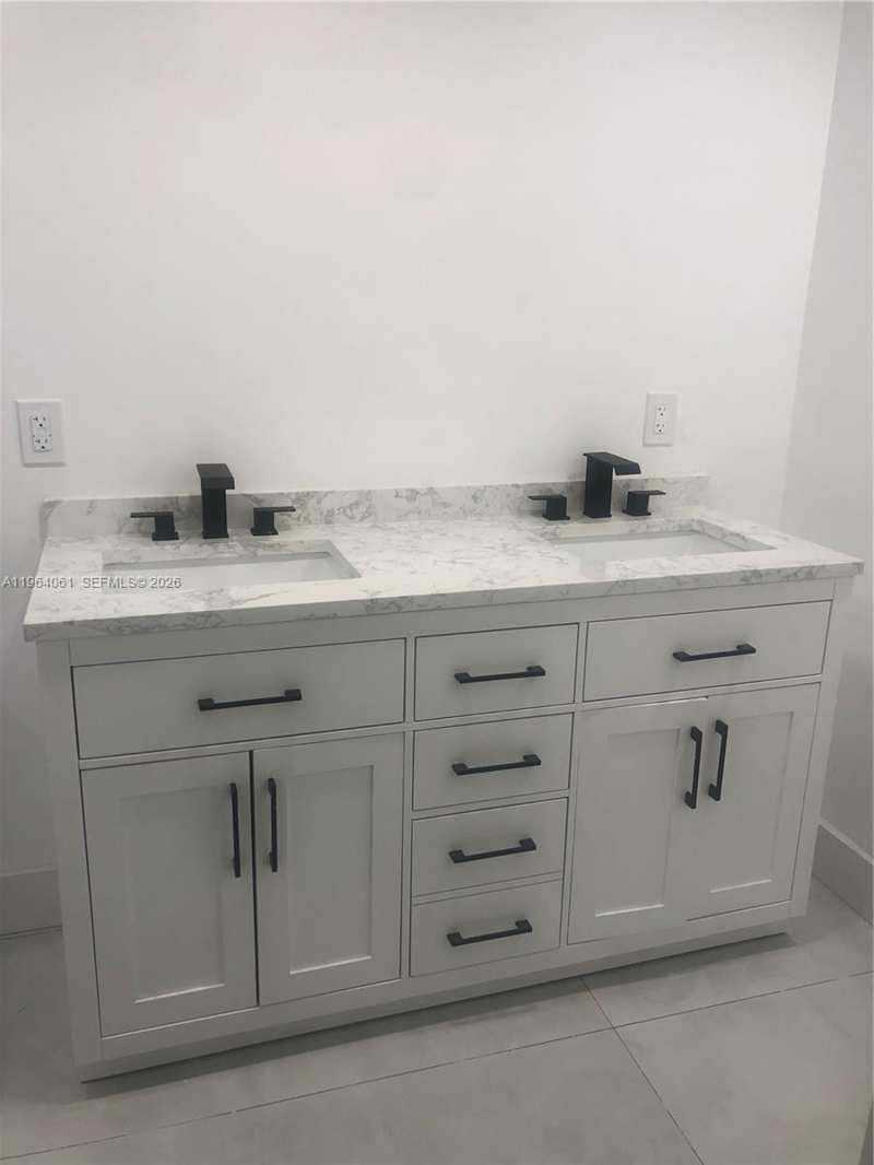 10185 Collins Ave # 209, Bal Harbour FL 33154